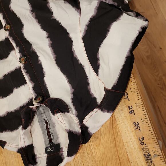 Black & White Striped Button Down Collared Shirt Beetlejuice Med 21" P2P - Picture 9 of 12